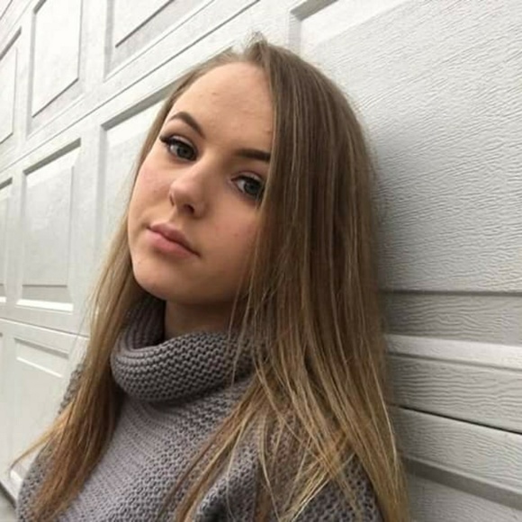 Check out my closet sale❤ Look for the 🔴 for items marked down to $1, $2 & $3 - Picture 7 of 16